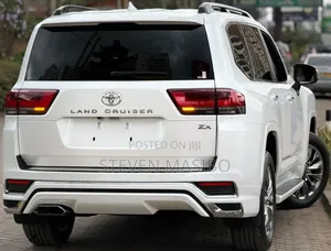 Toyota Land Cruiser LC300 2023 White
