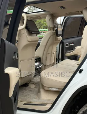 Toyota Land Cruiser LC300 2023 White