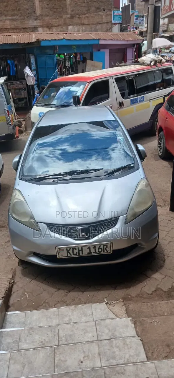 Honda Fit Automatic 2011 Silver