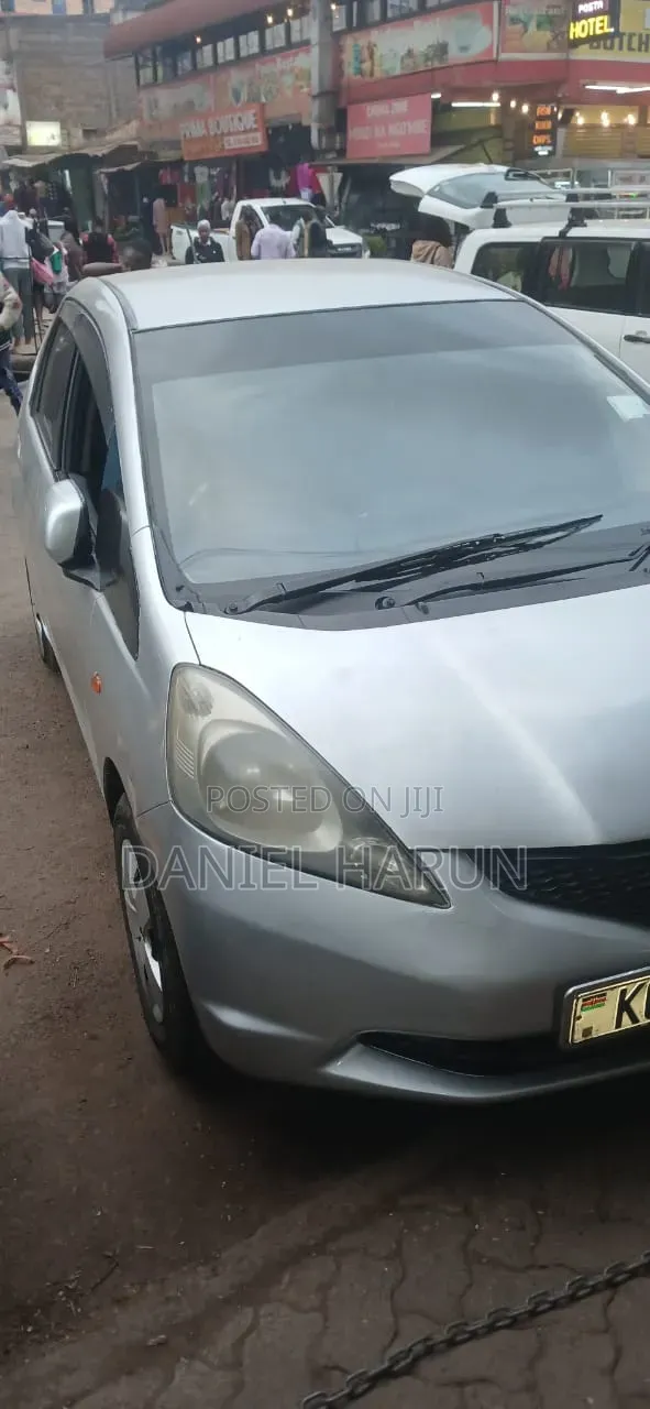 Honda Fit Automatic 2011 Silver