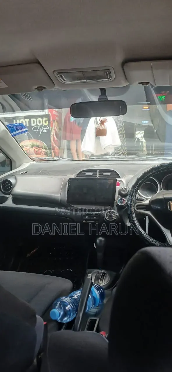 Honda Fit Automatic 2011 Silver