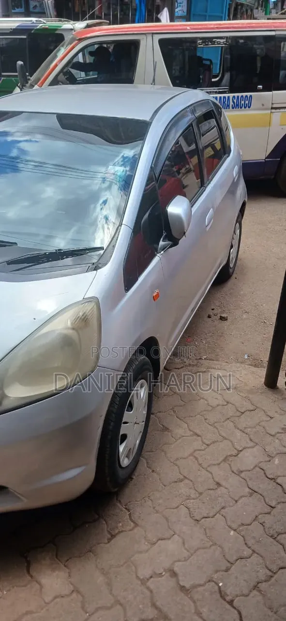 Honda Fit Automatic 2011 Silver