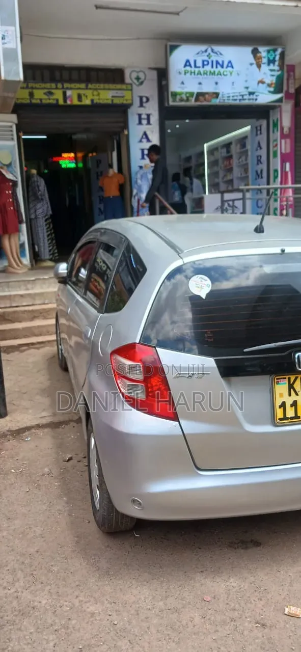 Honda Fit Automatic 2011 Silver