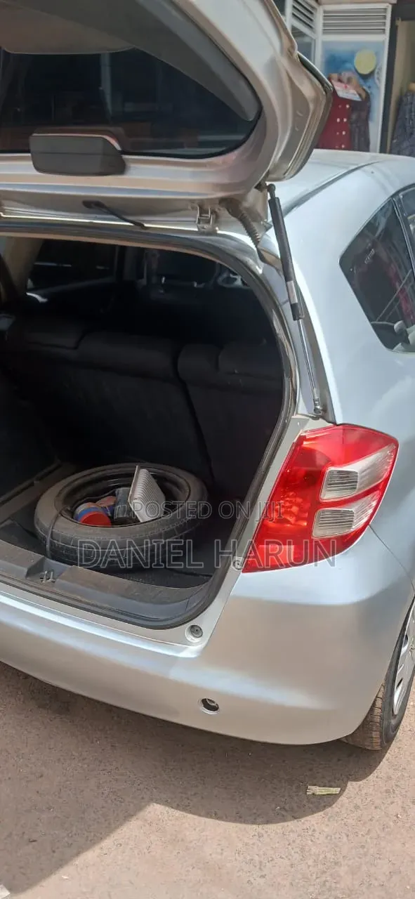 Honda Fit Automatic 2011 Silver