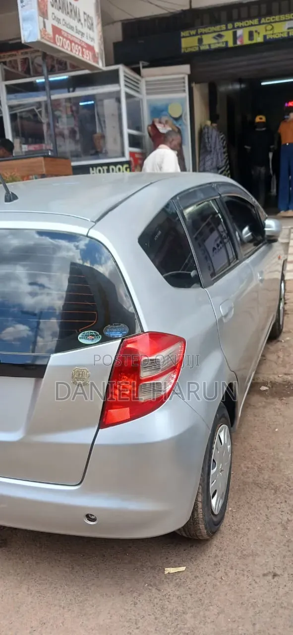 Honda Fit Automatic 2011 Silver