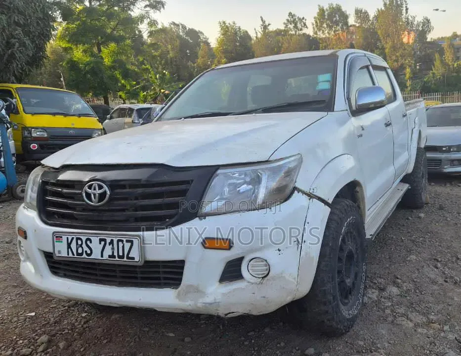Toyota Hilux 2010 White