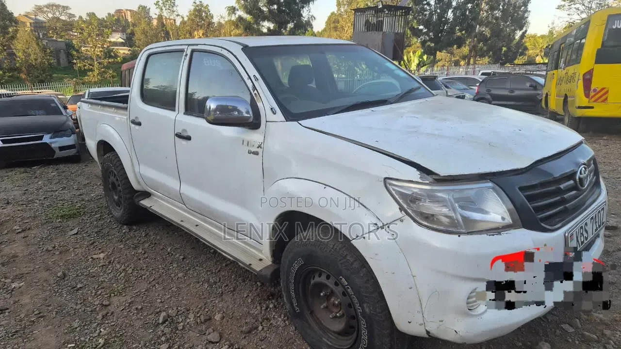 Toyota Hilux 2010 White