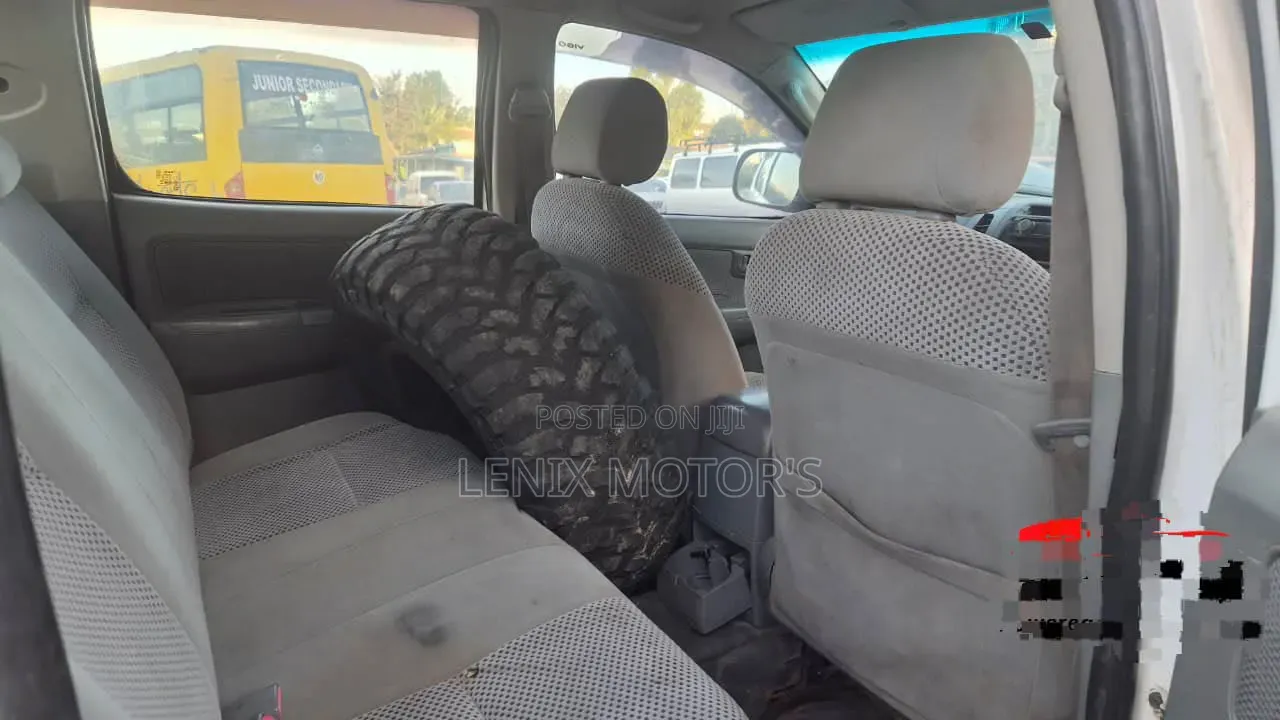 Toyota Hilux 2010 White