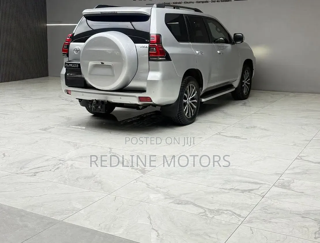 Toyota Land Cruiser Prado 2.8 2022 Silver