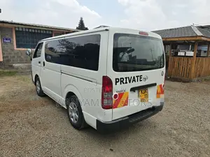 Toyota HiAce 2018 White