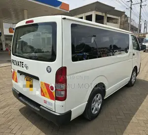 Toyota HiAce 2018 White