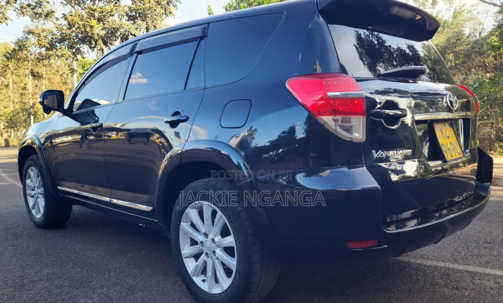 Toyota Vanguard 2012 Black