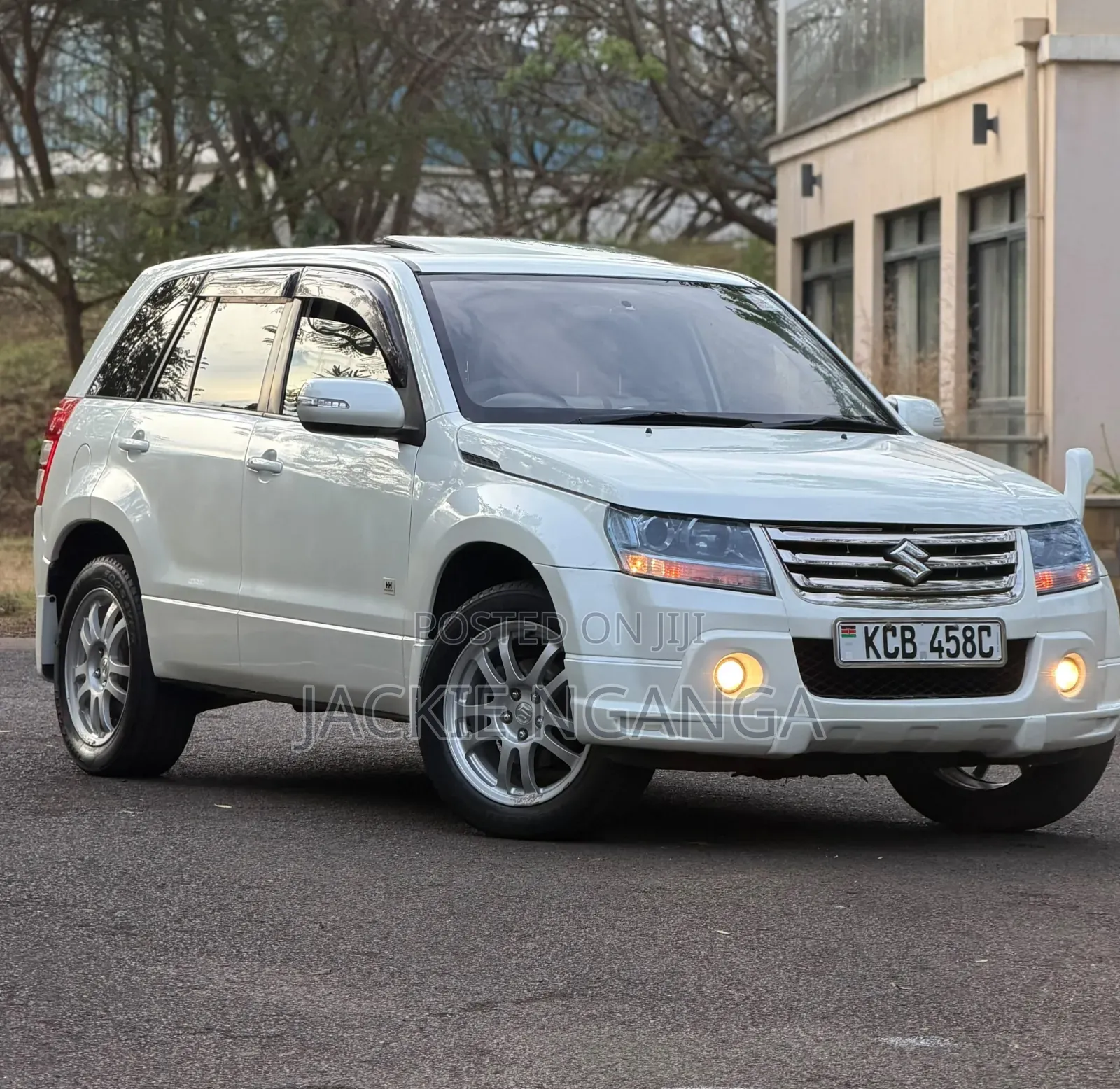 Suzuki Escudo 2010 White