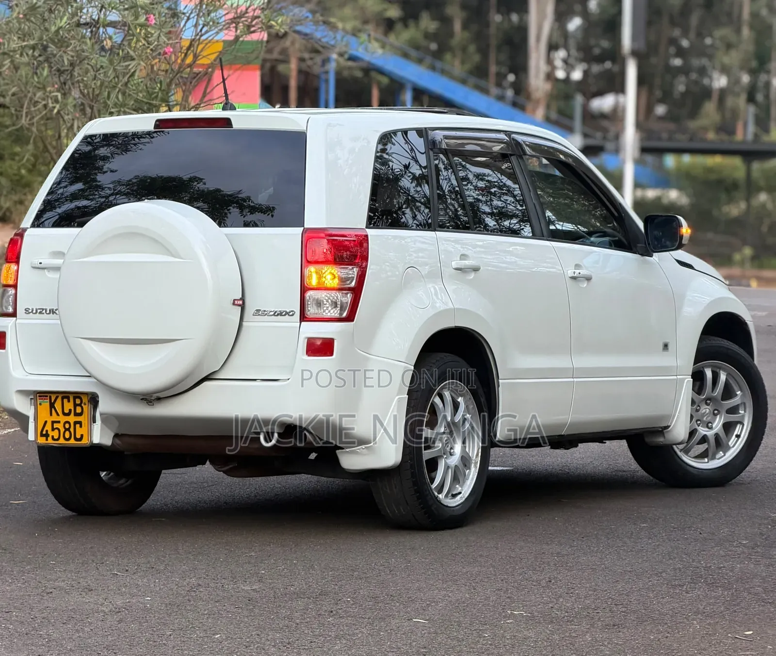 Suzuki Escudo 2010 White