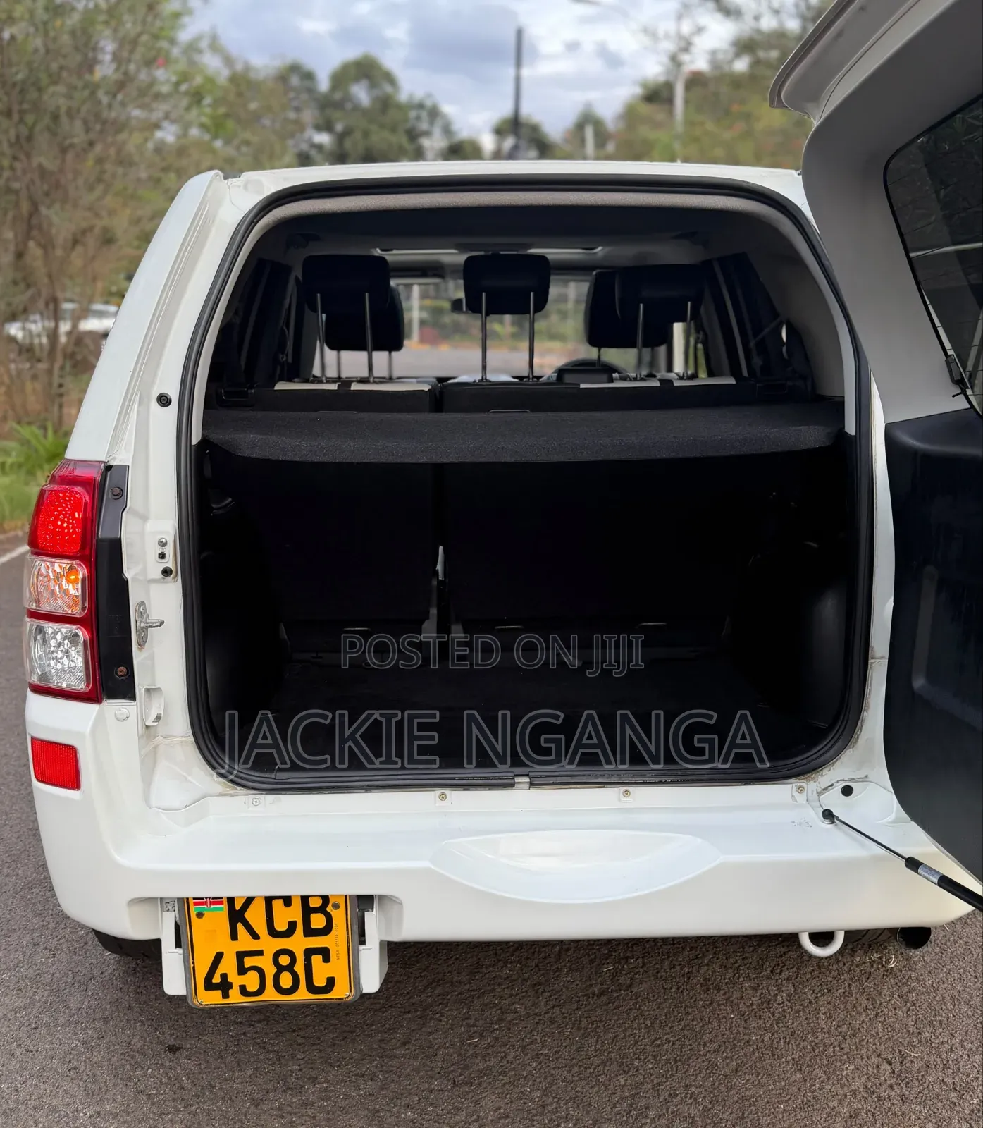 Suzuki Escudo 2010 White