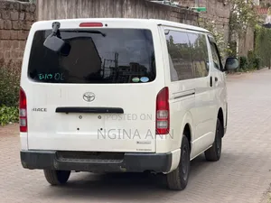 Toyota HiAce 2019 White