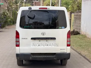 Toyota HiAce 2019 White