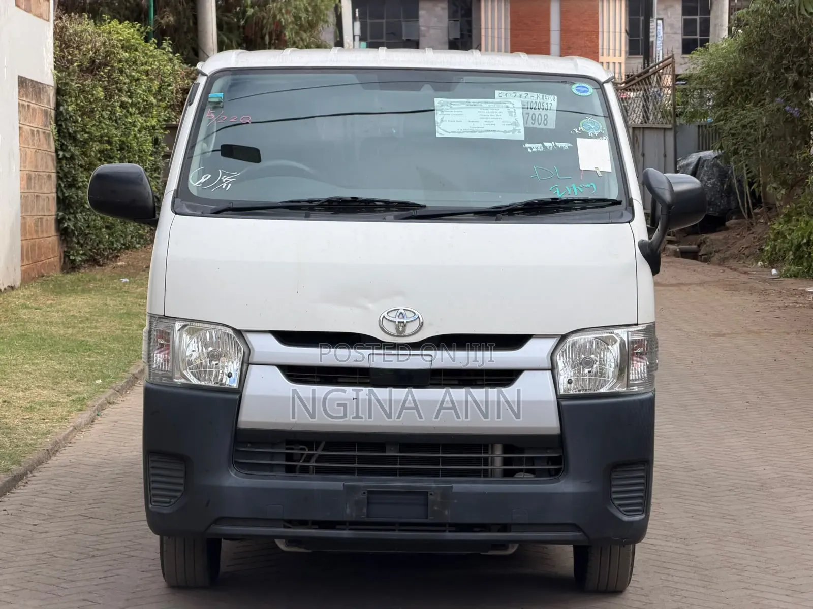 Toyota HiAce 2019 White