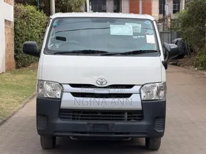Toyota HiAce 2019 White