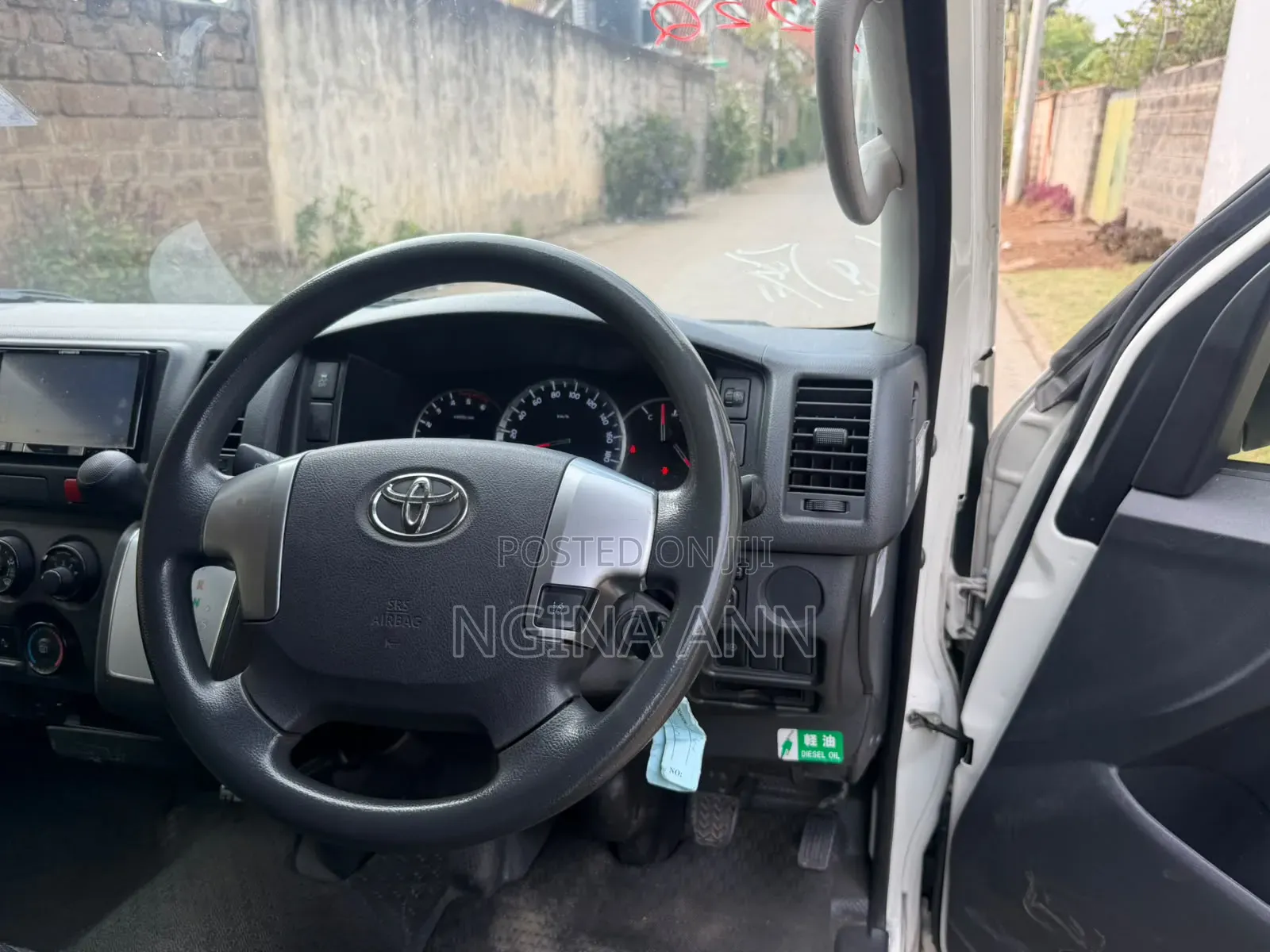 Toyota HiAce 2019 White