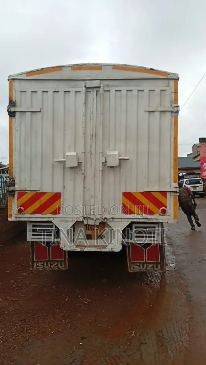 Isuzu FRR 2019 White