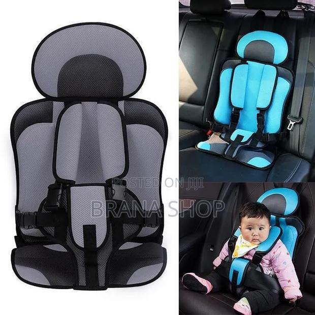 Durable Grey Infant Car Seat – Compact Portable Design - main view
