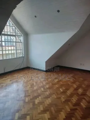 4bdrm Penthouse in Riara Road, Hurlingham for rent