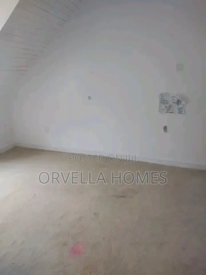 4bdrm Penthouse in Riara Road, Hurlingham for rent