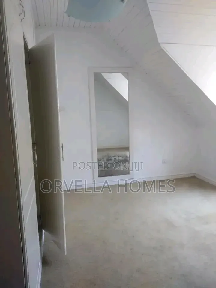 4bdrm Penthouse in Riara Road, Hurlingham for rent