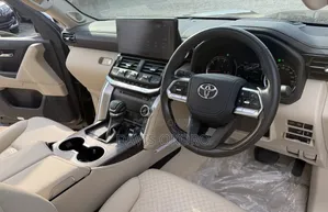 Toyota Land Cruiser LC300 2023 Black