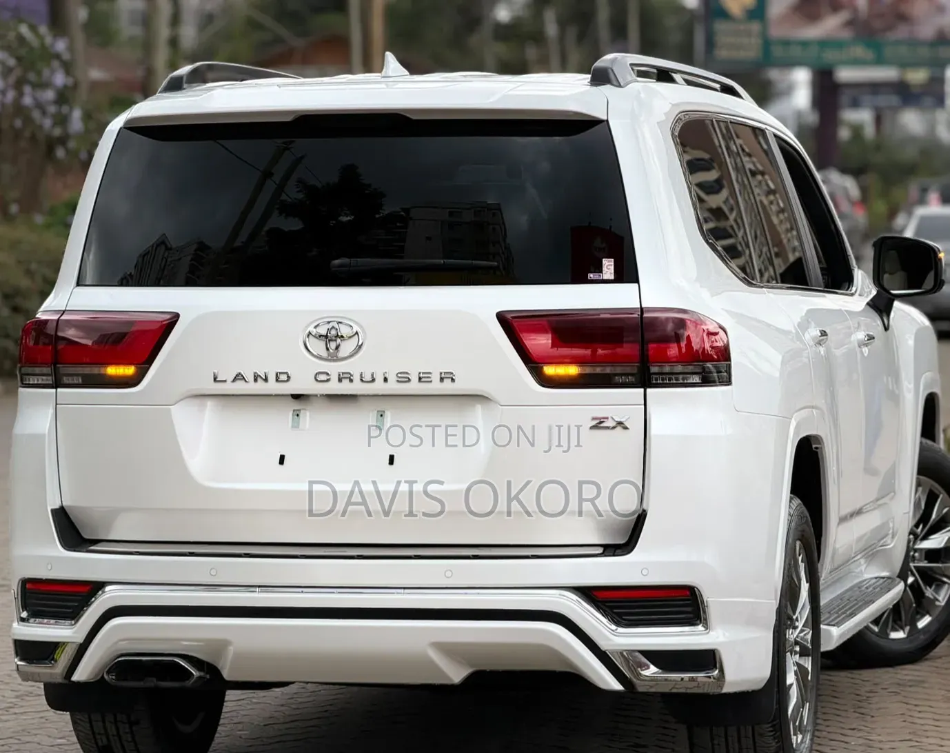 Toyota Land Cruiser LC300 2023 White