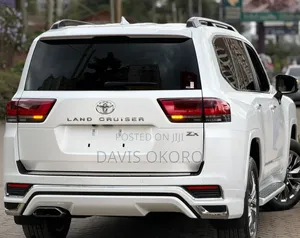 Toyota Land Cruiser LC300 2023 White