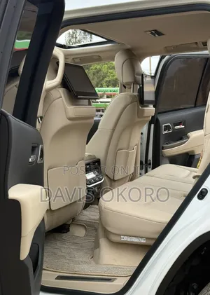Toyota Land Cruiser LC300 2023 White