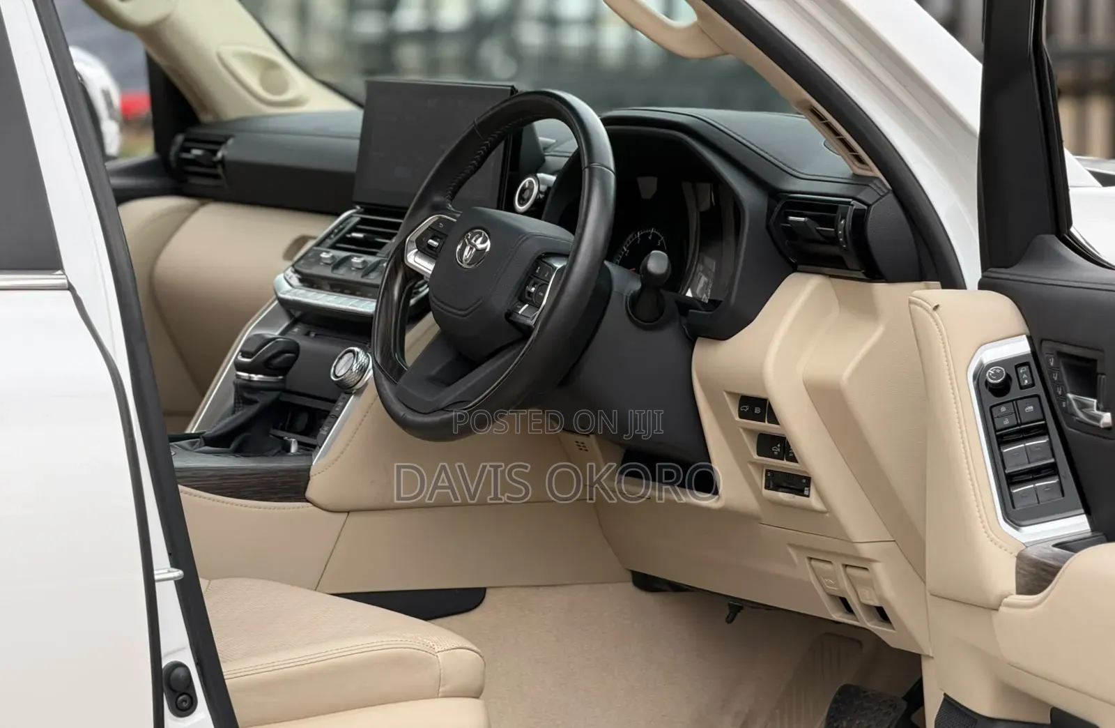 Toyota Land Cruiser LC300 2023 White