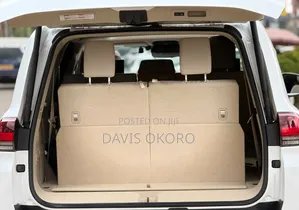 Toyota Land Cruiser LC300 2023 White
