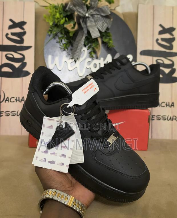 AF1 Black and White - main view