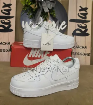 AF1 Black and White