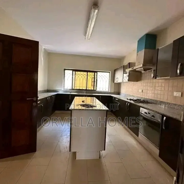 4bdrm Townhouse / Terrace in Lavington, Muthangari for rent