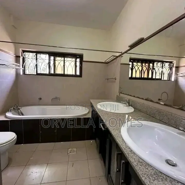 4bdrm Townhouse / Terrace in Lavington, Muthangari for rent