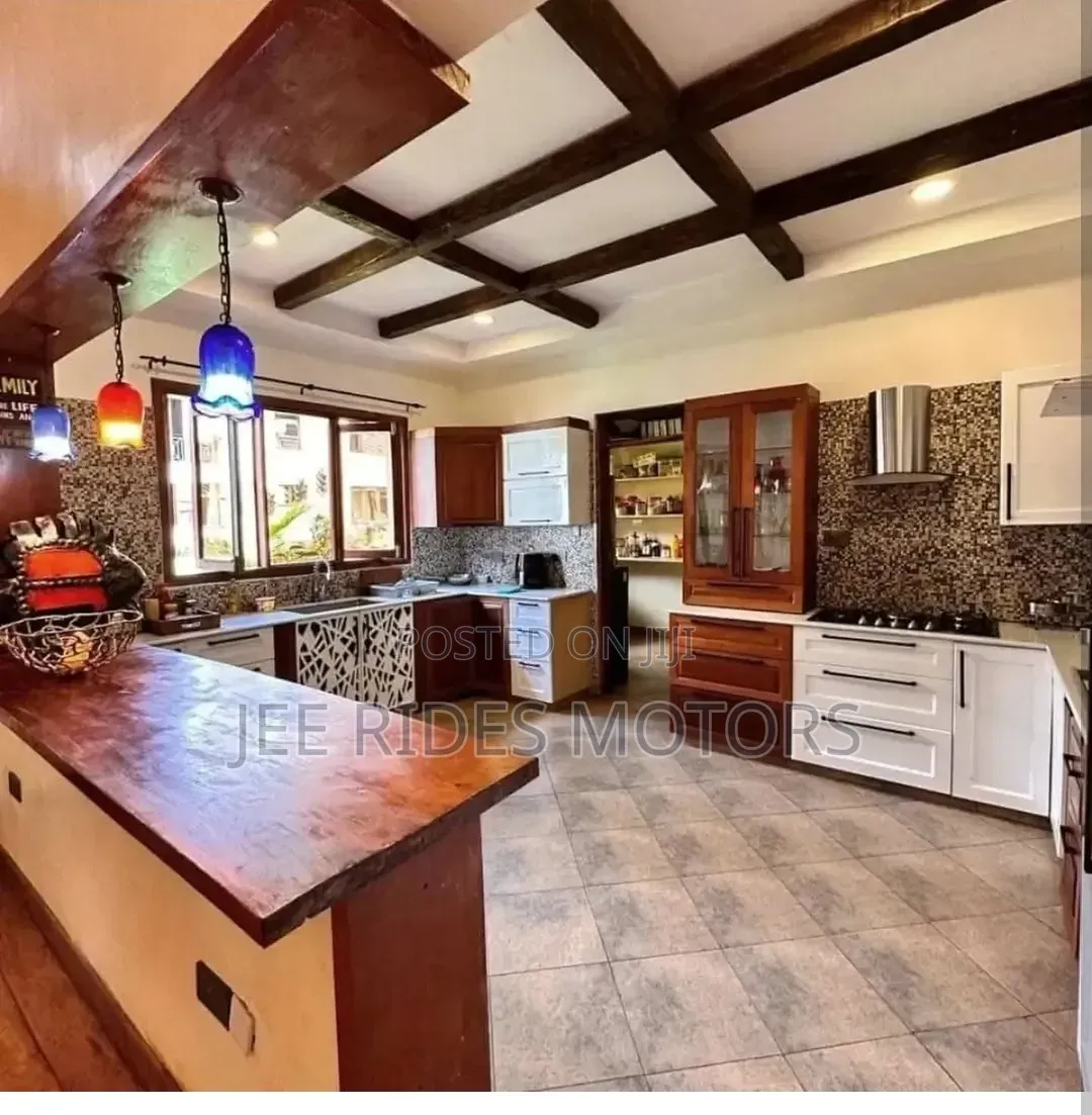 Furnished 7bdrm Mansion in Ridgeways for sale