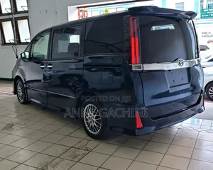 Toyota Noah 1.8 FWD Hybrid (7 seater) 2019 Blue