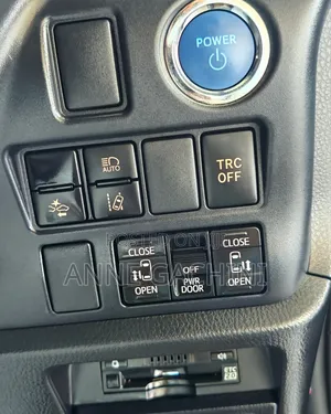 Toyota Noah 1.8 FWD Hybrid (7 seater) 2019 Blue