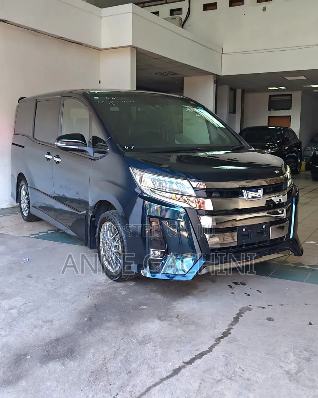 Toyota Noah 1.8 FWD Hybrid (7 seater) 2019 Blue