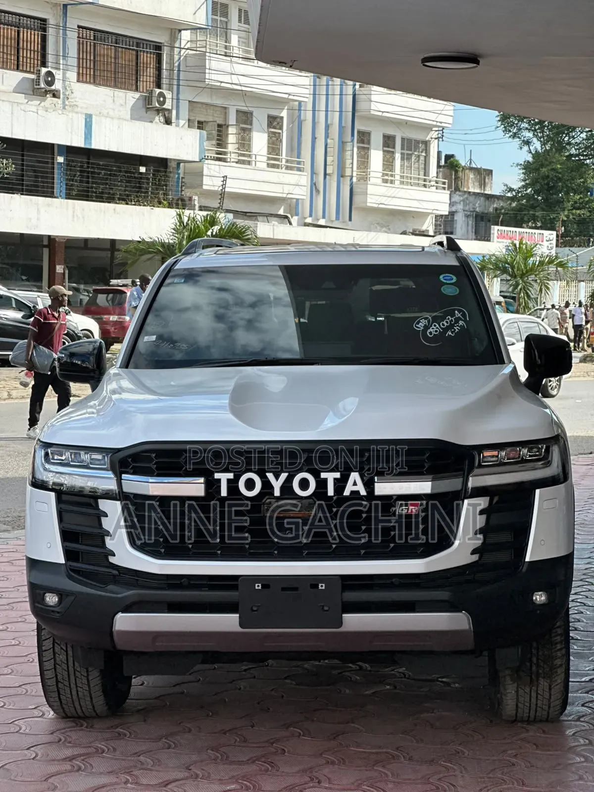 Toyota Land Cruiser LC300 2023 White