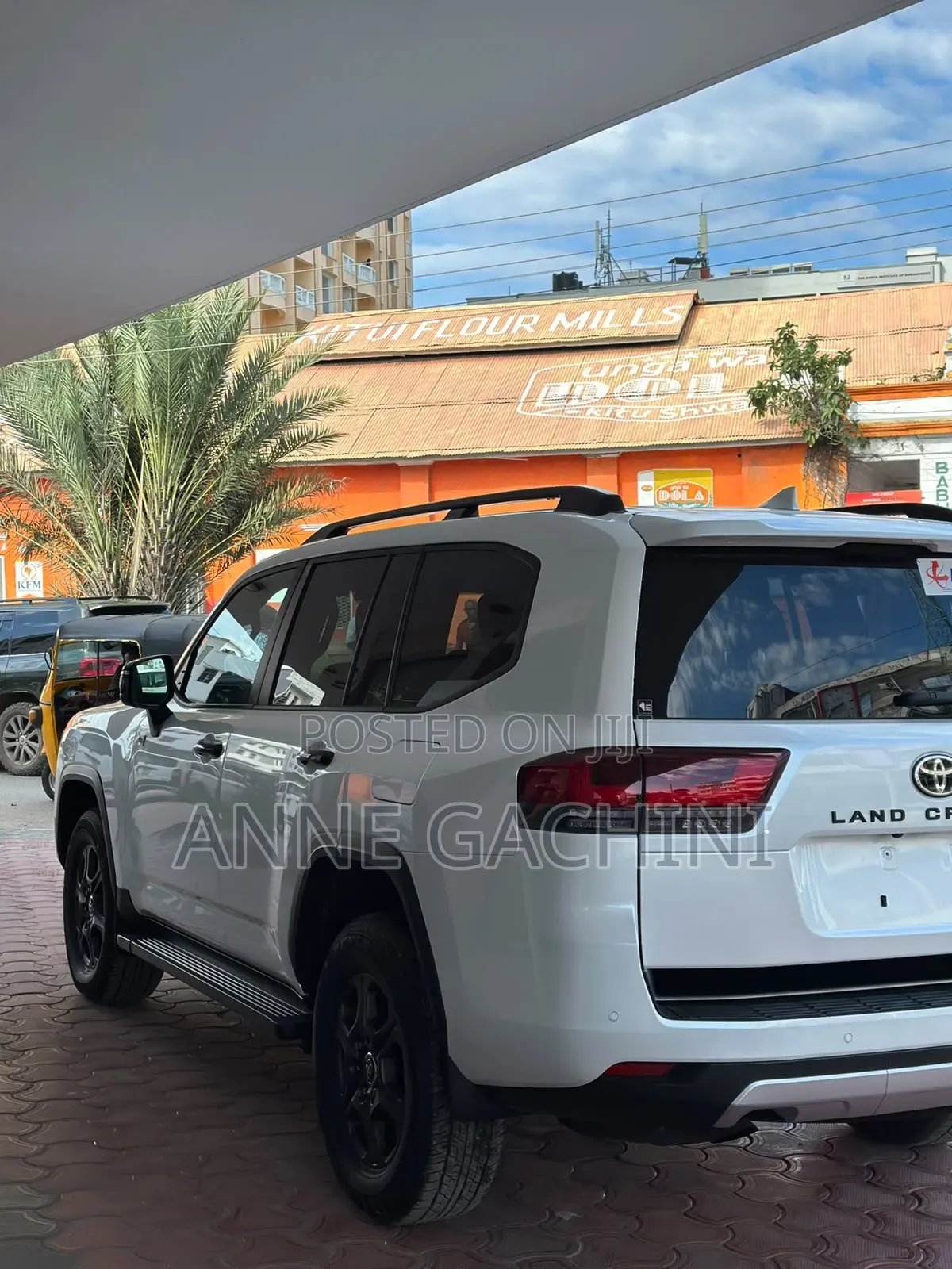 Toyota Land Cruiser LC300 2023 White