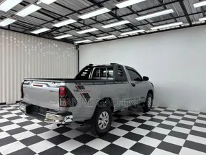 Toyota Hilux 2019 Silver