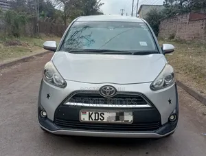 Toyota Sienta 2017 Silver