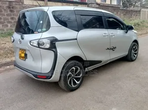 Toyota Sienta 2017 Silver