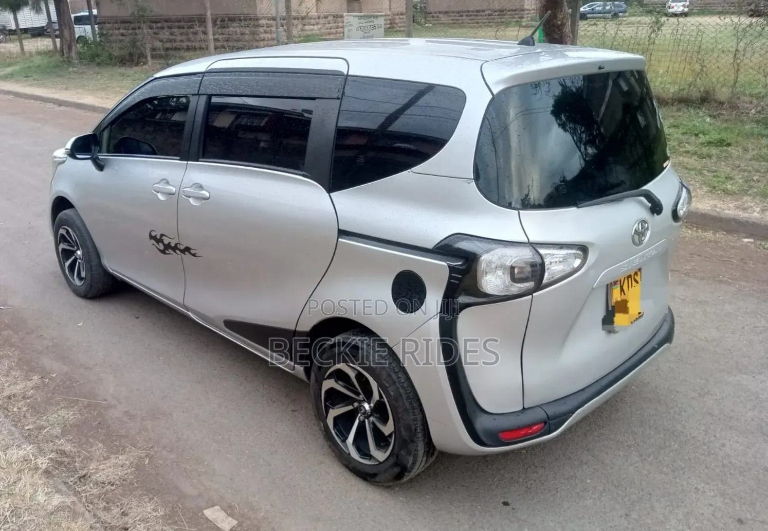 Toyota Sienta 2017 Silver