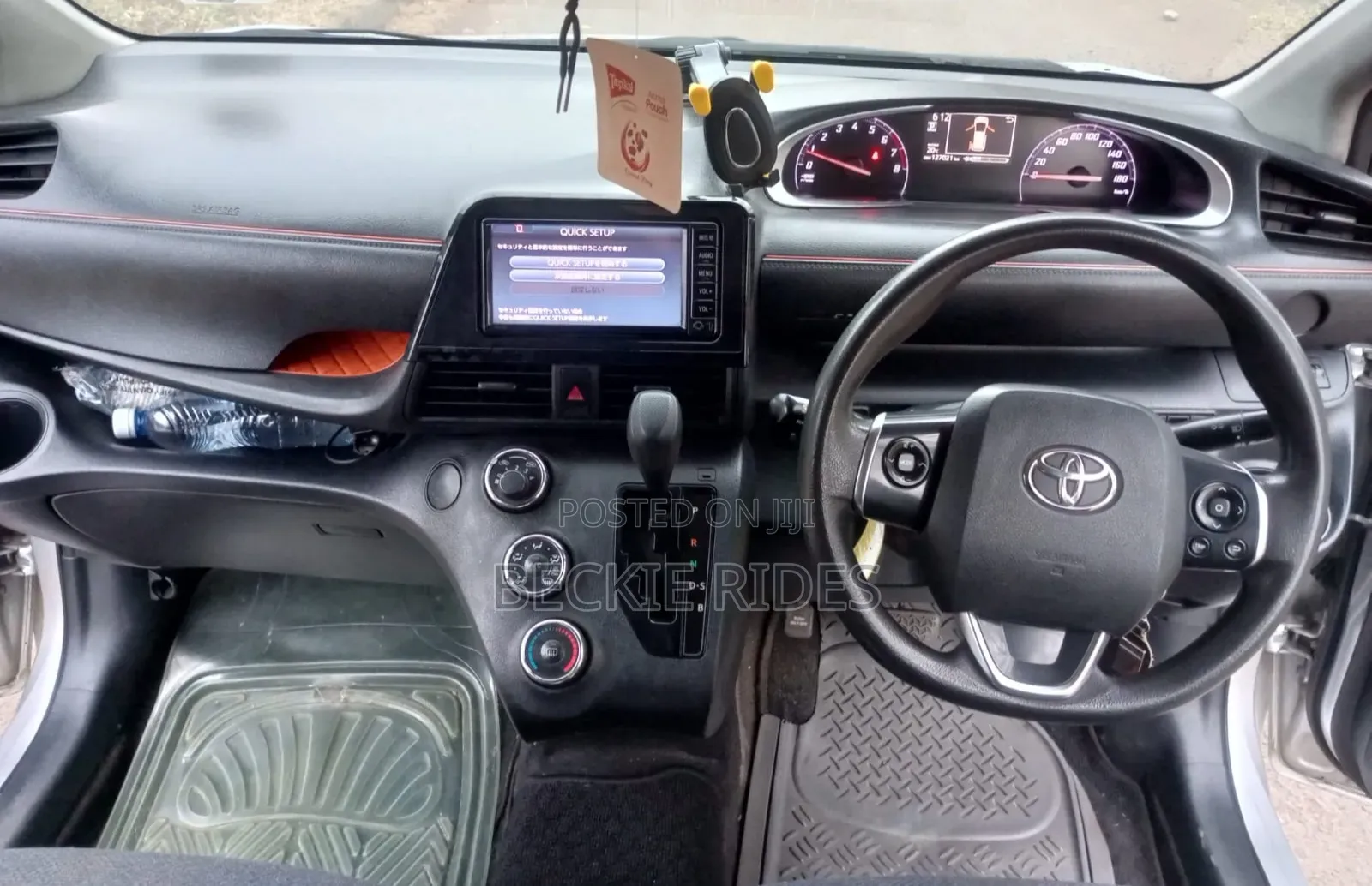 Toyota Sienta 2017 Silver